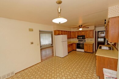 721 Pearse Rd, Schenectady, NY 12309 - photo 7