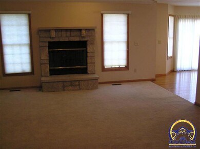 3613 SW Nicholas Ct, Topeka, KS 66610 - photo 2