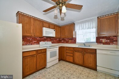 37 Yew Rd, Essex, MD 21221 - photo 5