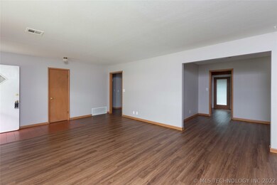 New Floors in 2020 and Professionally Painted in M