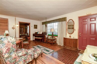 2223 E 29th St, Des Moines, IA 50317 - photo 4