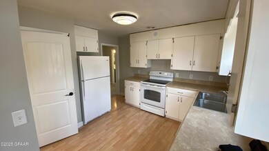 525 N 25th St, Grand Forks, ND 58203 - photo 5