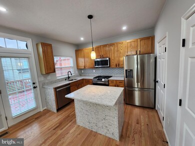 8302 Lyndhurst St, Laurel, MD 20724 - photo 2