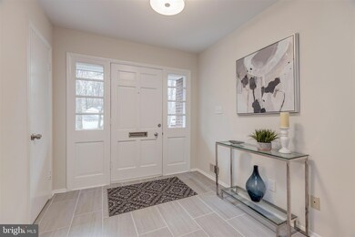 9118 Santayana Dr, Fairfax, VA 22031 - photo 4