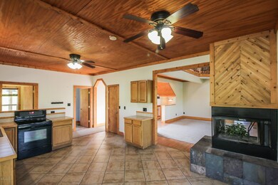 Eat-In Kitchen