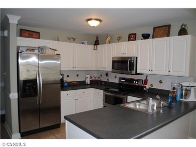 Kitchen - Double overn range doe NOT Convey, but wil be replaced with a  single oven (stainless) equivalent.