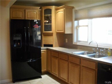 3206 Division St, Easton, PA 18045 - photo 4