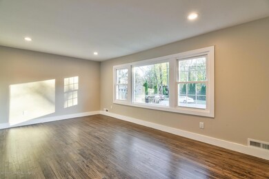 006_Living Room