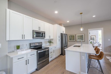 5- 70 Carolina St (201)