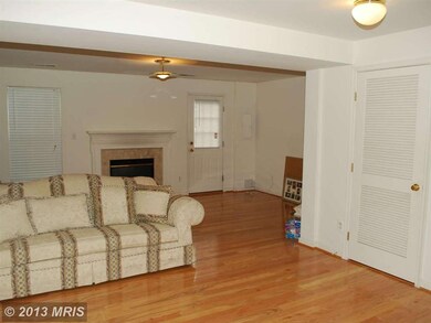 2560 Chase Wellesley Dr, Herndon, VA 20171 - photo 6