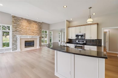 1051 Glen Oaks Dr, West Des Moines, IA 50266 - photo 6