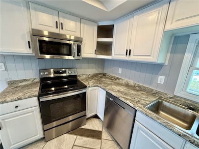 1484 E Clay St, Decatur, IL 62521 - photo 2