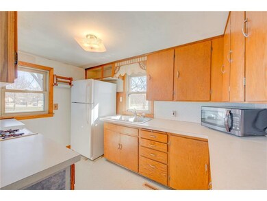 Kitchen - plenty of counter space.