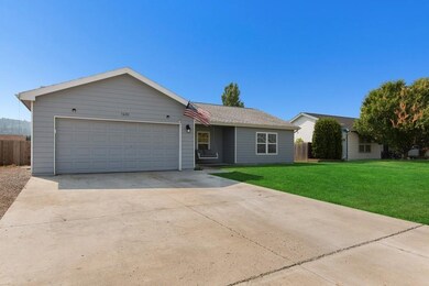 Attached 2 Car Garage