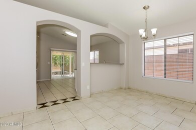 004-photo-dining-room-12853609