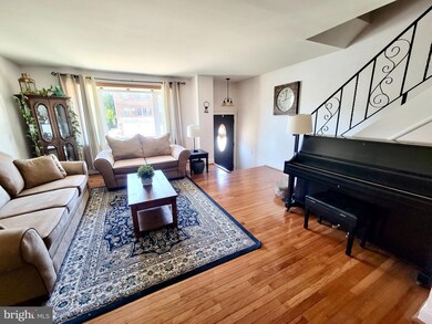 4215 Lyman Dr, Philadelphia, PA 19114 - photo 2