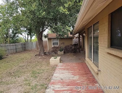 3815 SE Camelot Dr, Lawton, OK 73501 - photo 2