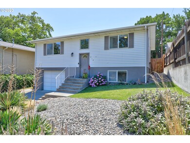 914 E 7th St, the Dalles, OR 97058 - photo 3