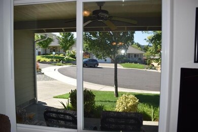 136 Aztec Ct, Grants Pass, OR 97527 - photo 4