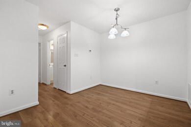 10192A Ashbrooke Ct unit 113, Oakton, VA 22124 - photo 7