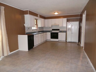 Large Eat-In Kitchen