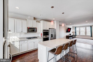 4001 Bradys Hill Rd, Triangle, VA 22172 - photo 5