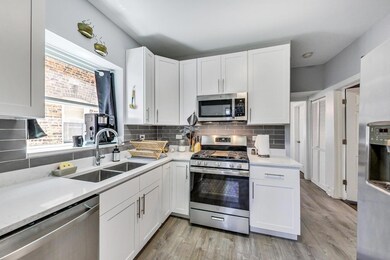 6135 N Fairfield Ave, Chicago, IL 60659 - photo 4