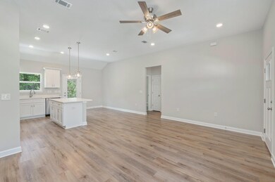 7-web-or-mls-6478 Burleson Blvd-03