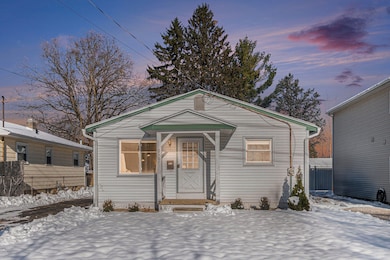 907 Tisdale Ave, Lansing, MI 48910 - photo 2