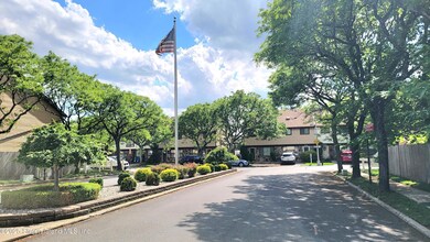 378 Rolling Hill Green unit 235, Staten Island, NY 10312 - photo 2