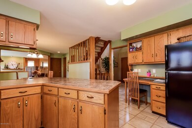 3928 Maplecrest Ct SE, Grand Rapids, MI 49546 - photo 5