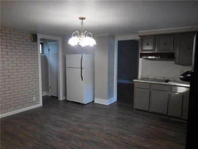 Eat-in Kitchen