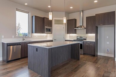 720 NW Rimrock Dr, Redmond, OR 97756 - photo 4