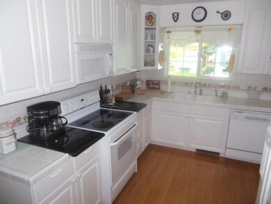 1227 SW Oak St, Grants Pass, OR 97526 - photo 5