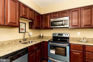 11125 Slalom Ln, Columbia, MD 21044 - photo 2