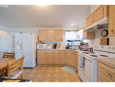 4850 Netarts Hwy W unit 6, Tillamook, OR 97141 - photo 6