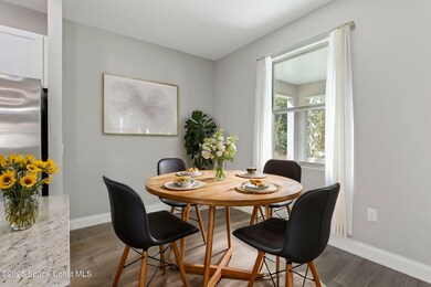 12-web-or-mls-10-print-scott-ave-010 VS