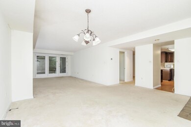 1040 Deer Ridge Dr unit 401, Baltimore, MD 21210 - photo 5