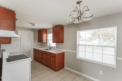 P6777989-03-Formal Dining Area-905826