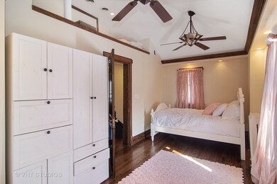 797 Laurel Ave, Des Plaines, IL 60016 - photo 2