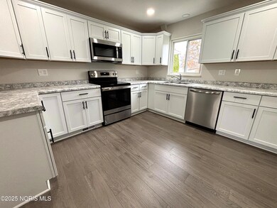 649 Midfield Dr, Maumee, OH 43537 - photo 5