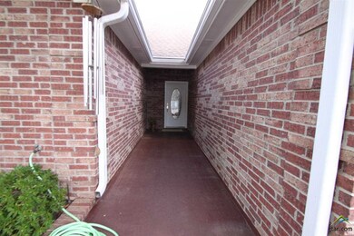 5811 Hollybrook Dr, Tyler, TX 75703 - photo 2