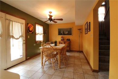 Bright and cheerful dining area, open to kitchen. 