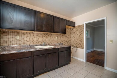 5265 Arch St, Maple Heights, OH 44137 - photo 4