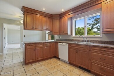 102 Chamberlain St, Three Oaks, MI 49128 - photo 2