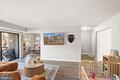 9728 Kingsbridge Dr unit 302, Fairfax, VA 22031 - photo 7