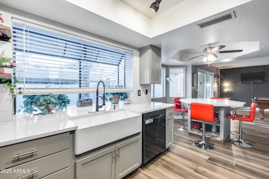 5315 W Shaw Butte Dr, Glendale, AZ 85304 - photo 3