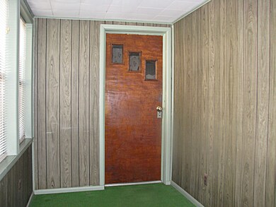 313 E Newkirk St, Tuscola, IL 61953 - photo 4