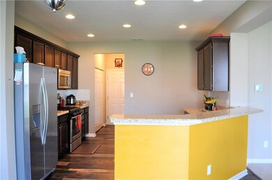 2458 Shadow Bend Dr, Columbus, IN 47201 - photo 7