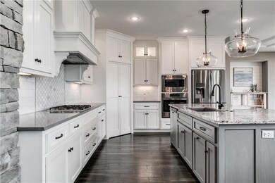 9710 Shady Bend Cir, Lenexa, KS 66227 - photo 4